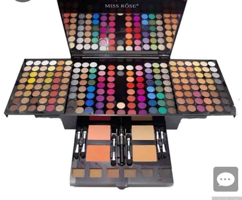 559ffc15 b9a3 40d1 88bb e3d502589495 Mallette de Maquillage TM-06