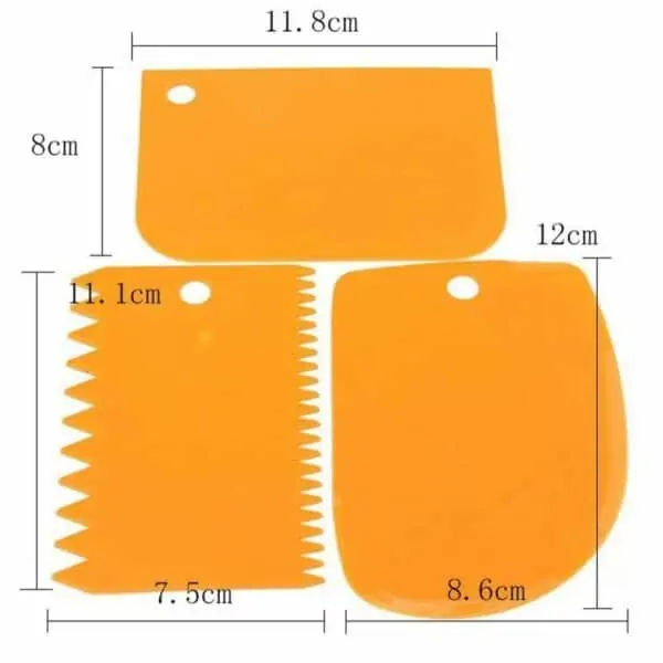 Set de 3 Lisseuses Grattoirs à crème de gâteaux en plastique pour texture plate - en dent de scie - en créneau rectangulaire ou carré ou rond