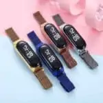 Montre numérique à touché tactile à manche métallique aimanté