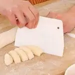 COUPE PÂTE RACLETTE DECOUPE BOULANGERIE PAIN PIZZA PÂTISSERIE PÂTE À SUCRE BLANC