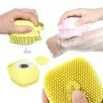 Brosse de bain et de douche exfoliante de massage en silicone avec distributeur de savon, épurateur de bain en silicone avec texture ultra douce, facile à nettoyer, mousse bien