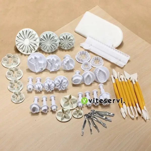 Kit de 68 pcs d'emportes pièces et d'outils à modeler