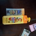 lotion pour le corps au curcuma et à la vitamine C de la marque.C'est une lotion hydratante conçue pour éclaircir et nourrir la peau, et elle contient un SPF 60.