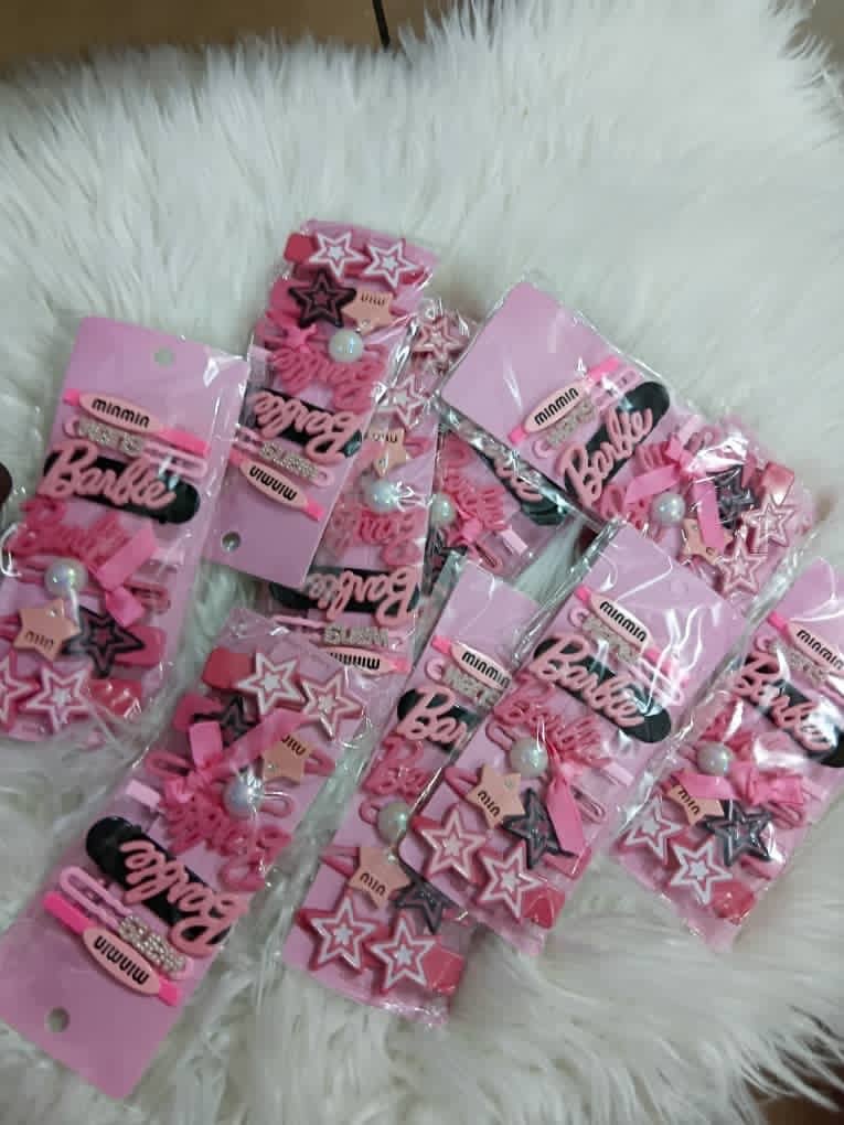 063fb5cc 9668 429a a1c5 1e2173ee2551 Barrettes barbie